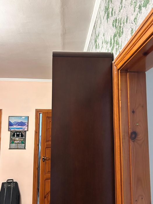 Книжный сервант б/у