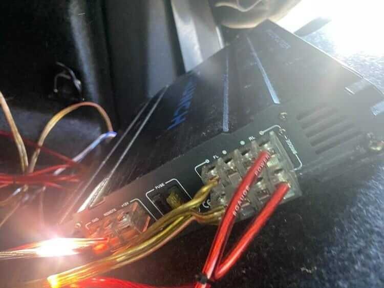Tun de bass si statie auto GRUNCH 1000W