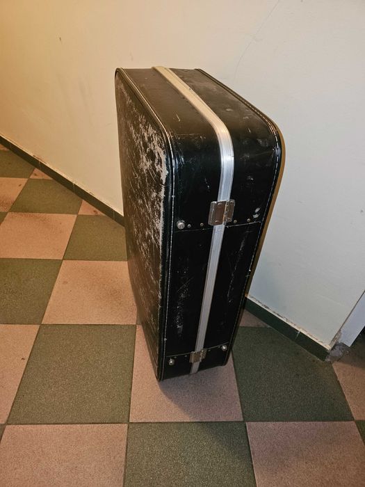 Куфар голям за пътуване