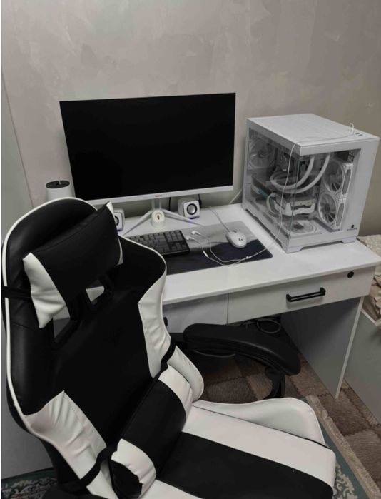 Продается игровое кресло