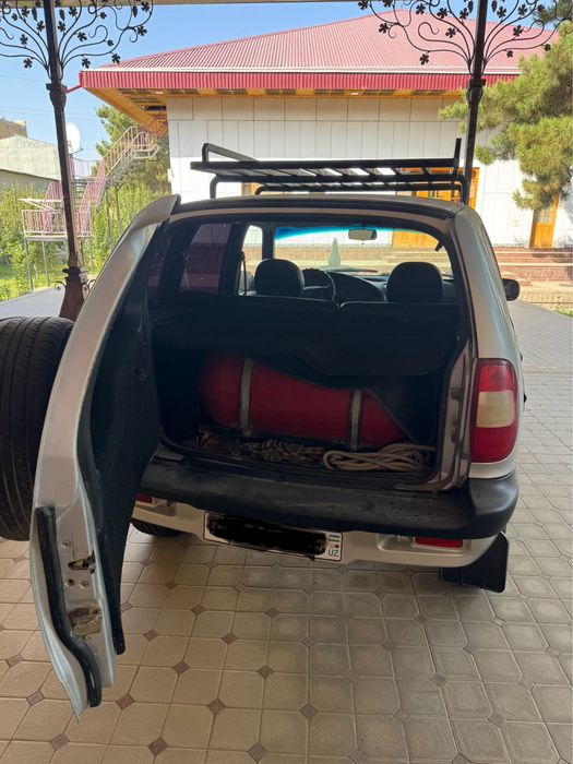 Chevrolet Niva 2123 sotiladi
