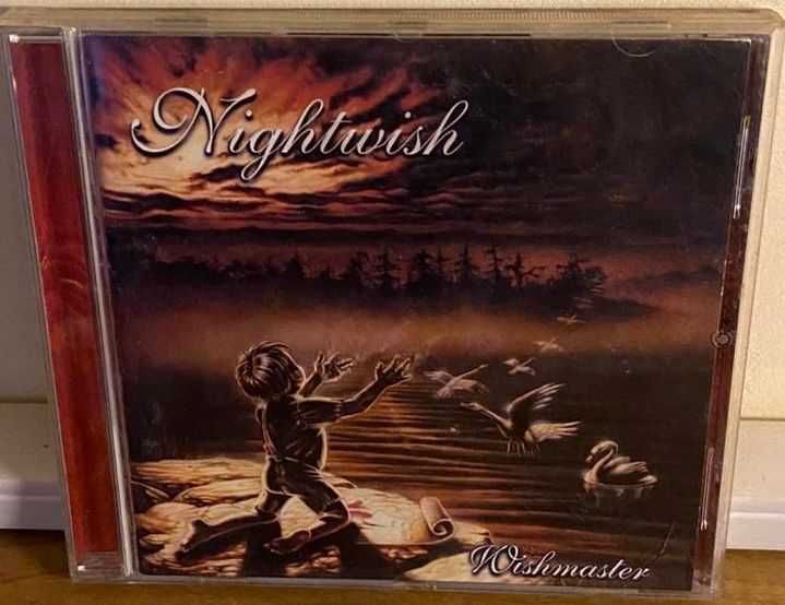 Спешно! колекцията си от CD-та на Nightwish