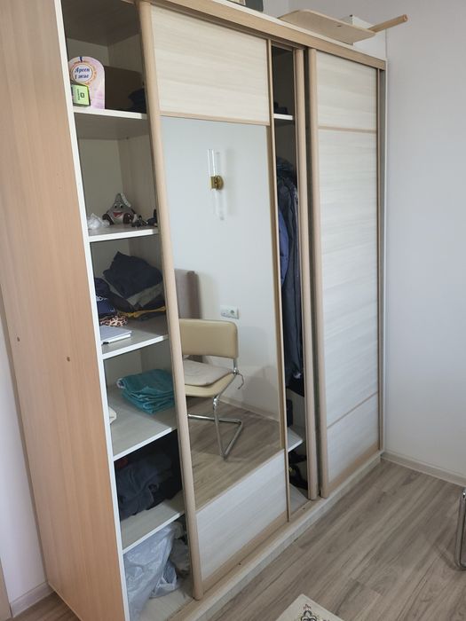 Бу шкаф купе с зеркалом