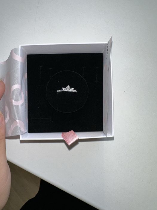 Сверкающие лепестки кольцо PANDORA