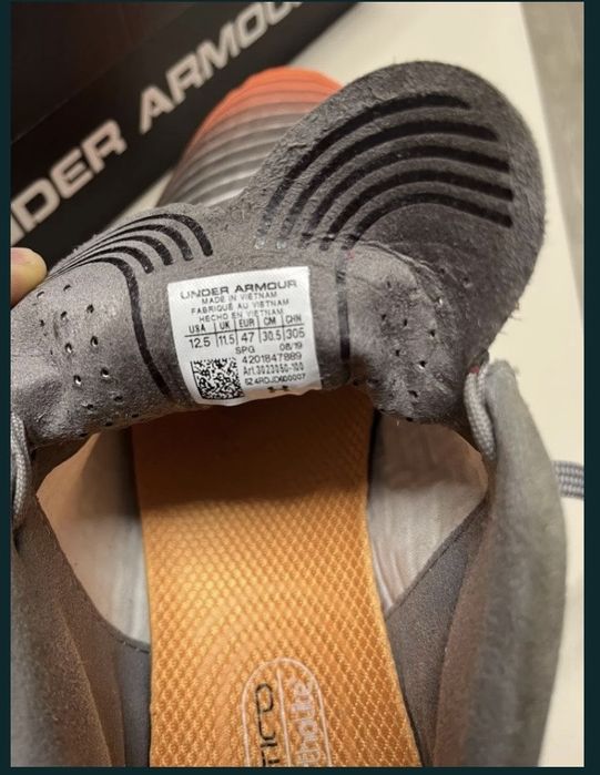 Бутонии Under Armour.