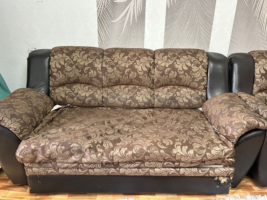 Дарю диван в гульдере