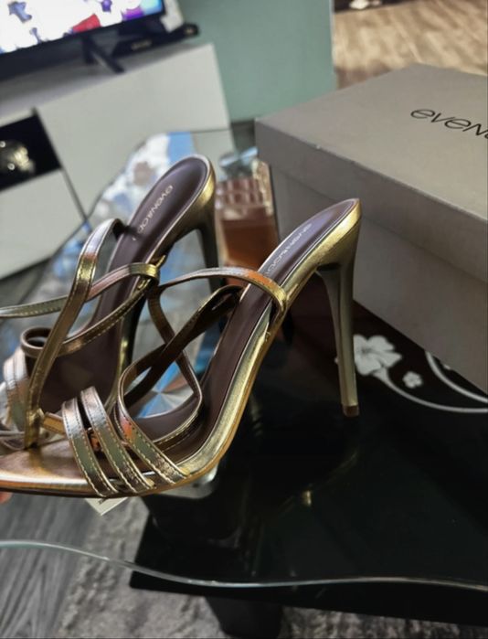 Pantofi cu toc even&odd