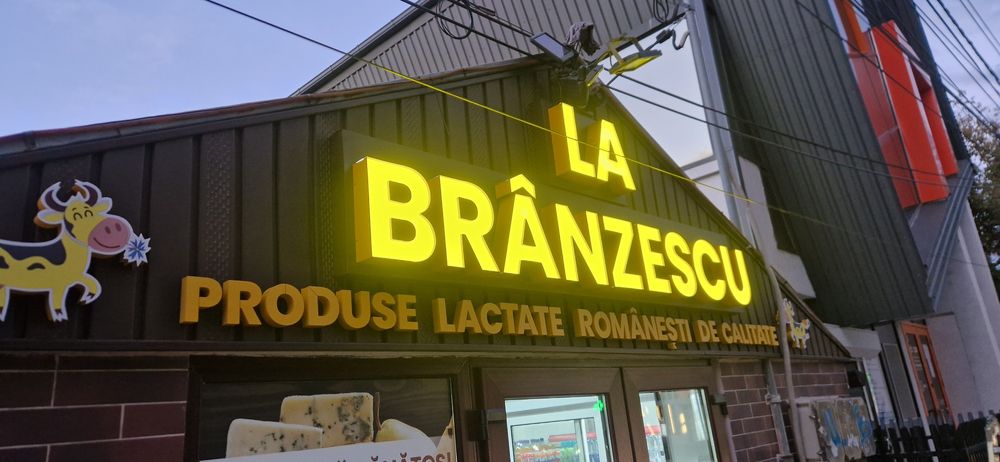 Casete si reclame luminoase, litere luminoase , panouri publicitare