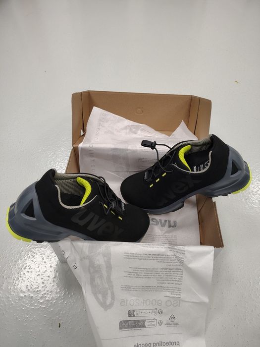 Bocanci Uvex marimea 44 negru