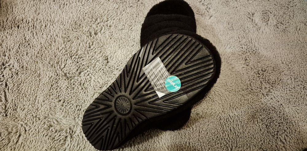 Vand Papuci bărbătești UGG corespund pentru măsură 42