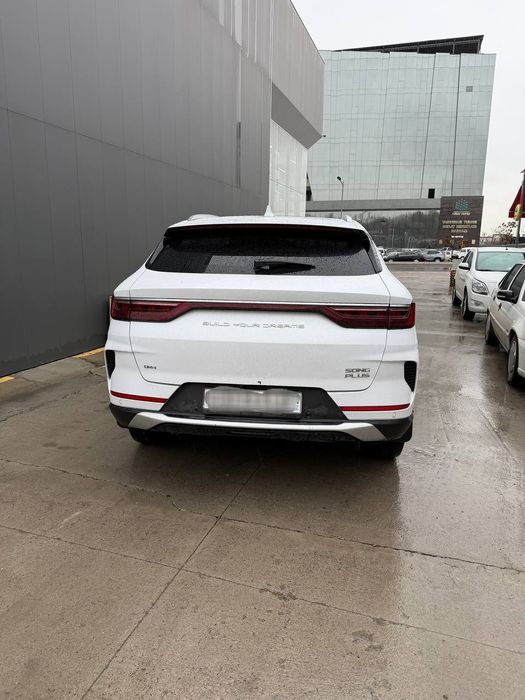 BYD Song Plus DM-i. Srochna sotiladi.