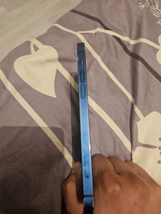 Продам iphone 12 айфон