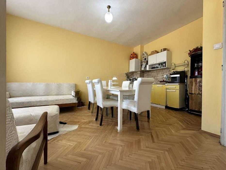 Продава се Тристаен апартамент в Пловдив, Център - 100 кв.м за 1855 €/кв.м - Снимка #4