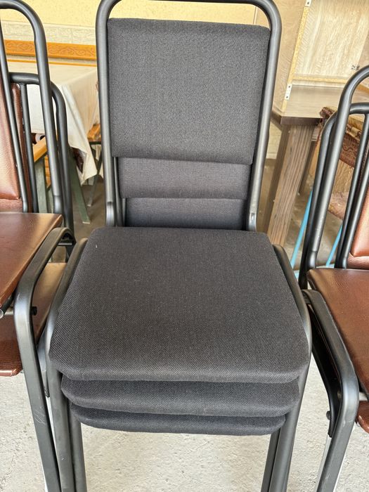 Parta i stulya prodayutsa