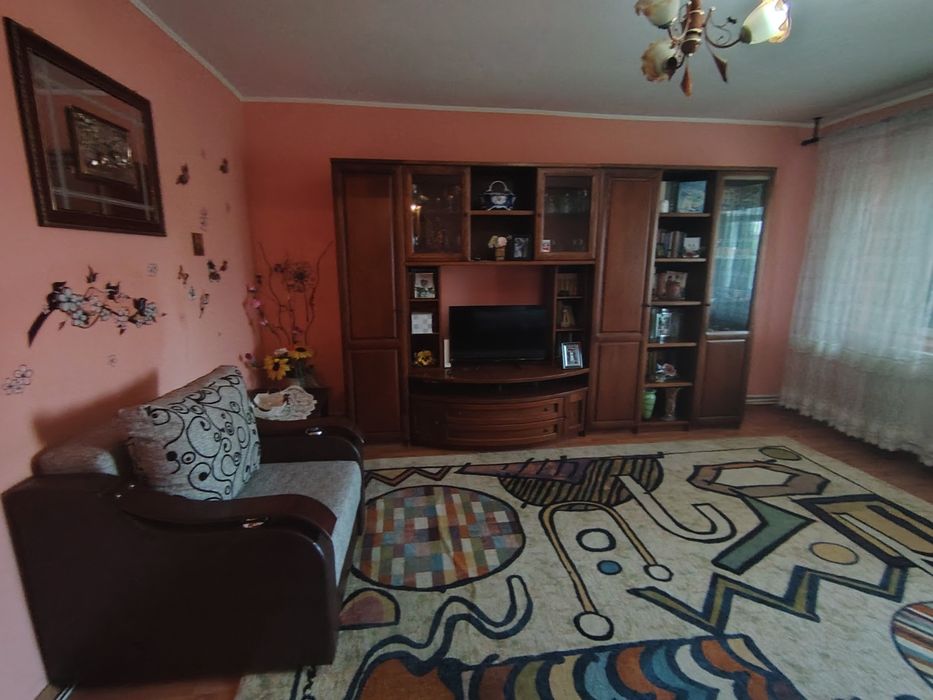 Închiriez apartament