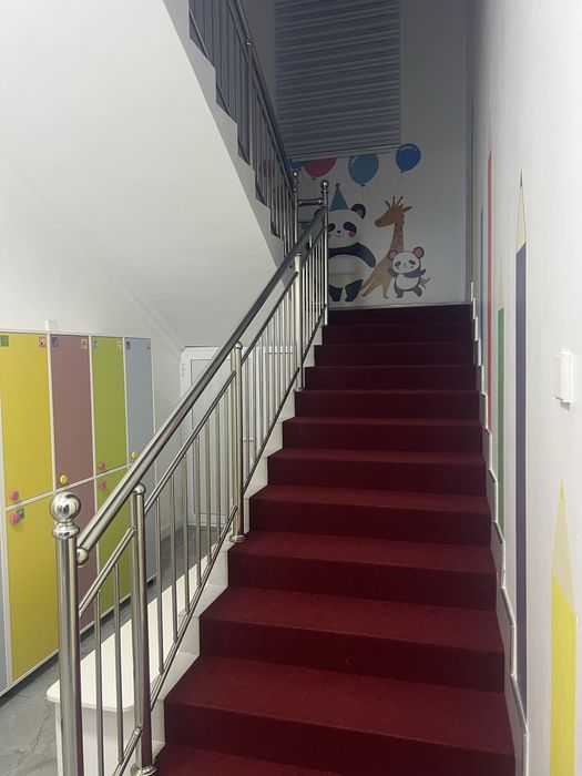 Перила из нержавеющей стали.