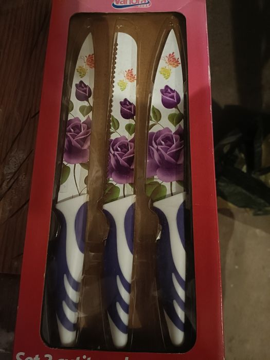 Vind set cuțite noi