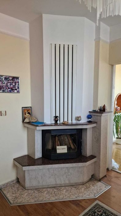 Втори етаж, гараж, бечова стая, маза, таван