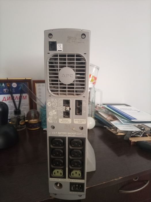 Бесперебойник Back-UPS RS 1000