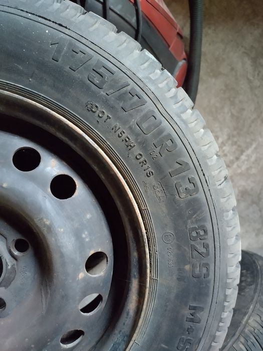 Anvelope  vara si iarna cu jenti plus capace originale