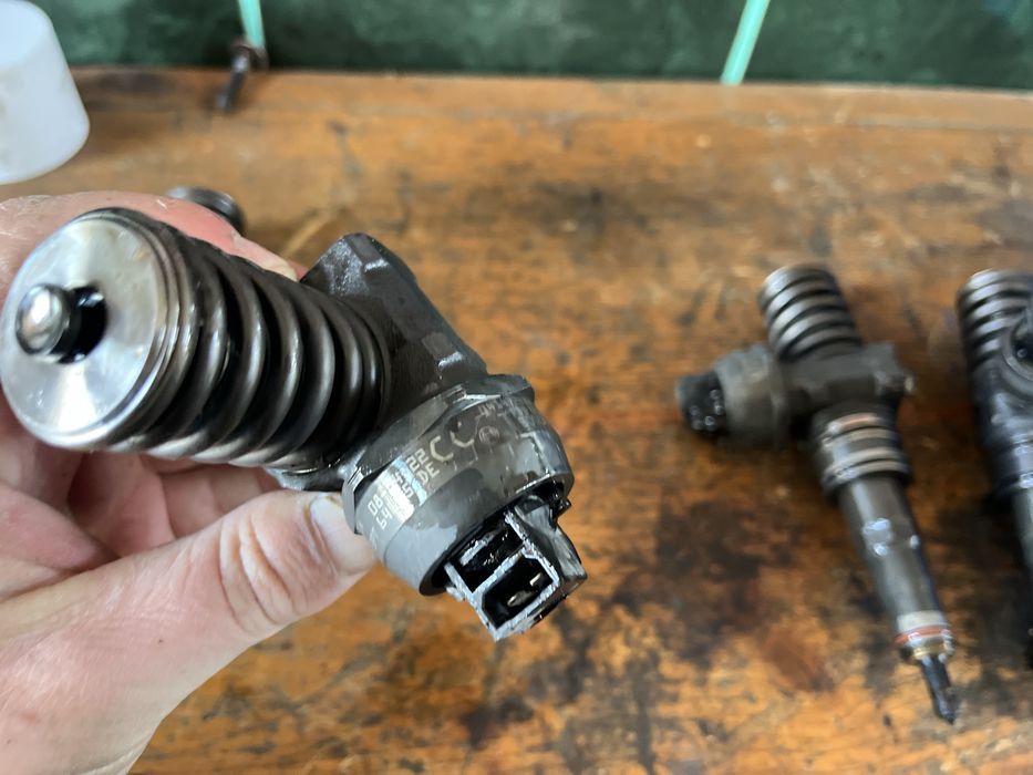Injector injectiare ser vw touareg 2,5 tdi cod cc si ce