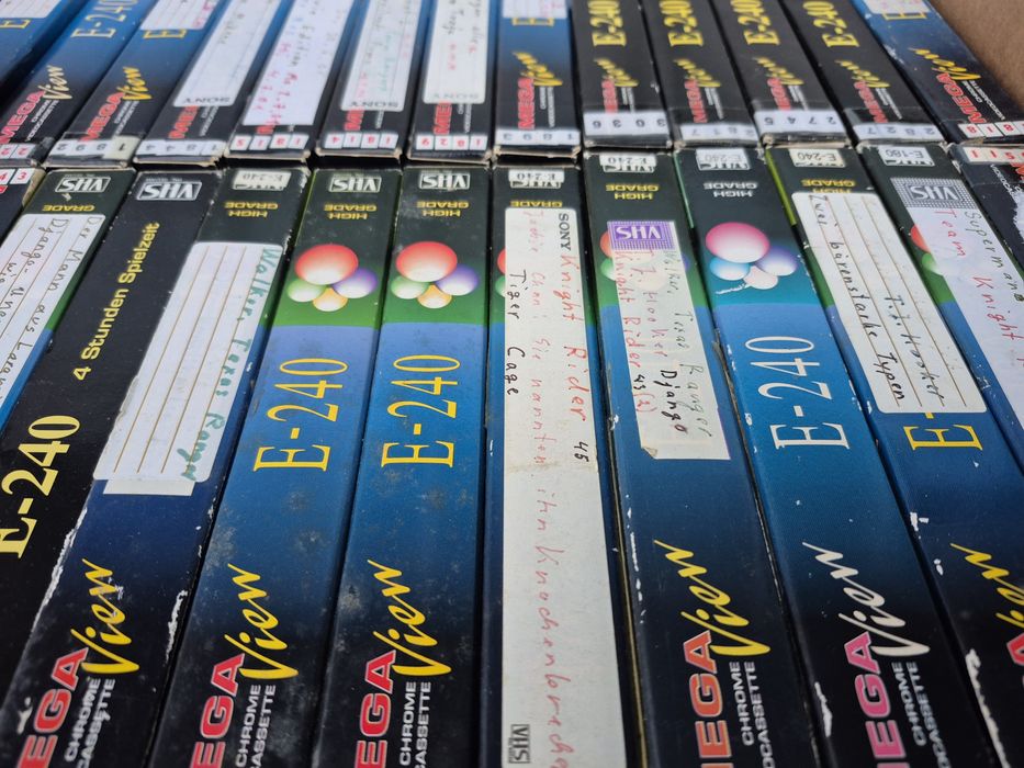 Vând lot 55 casete video VHS originale Mega view de 240minute cu filme

- 80