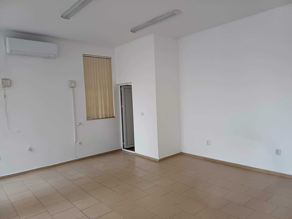 Дава се под наем Магазин в Пловдив, Кършияка - 130 кв.м за 648.21 € - Снимка #1