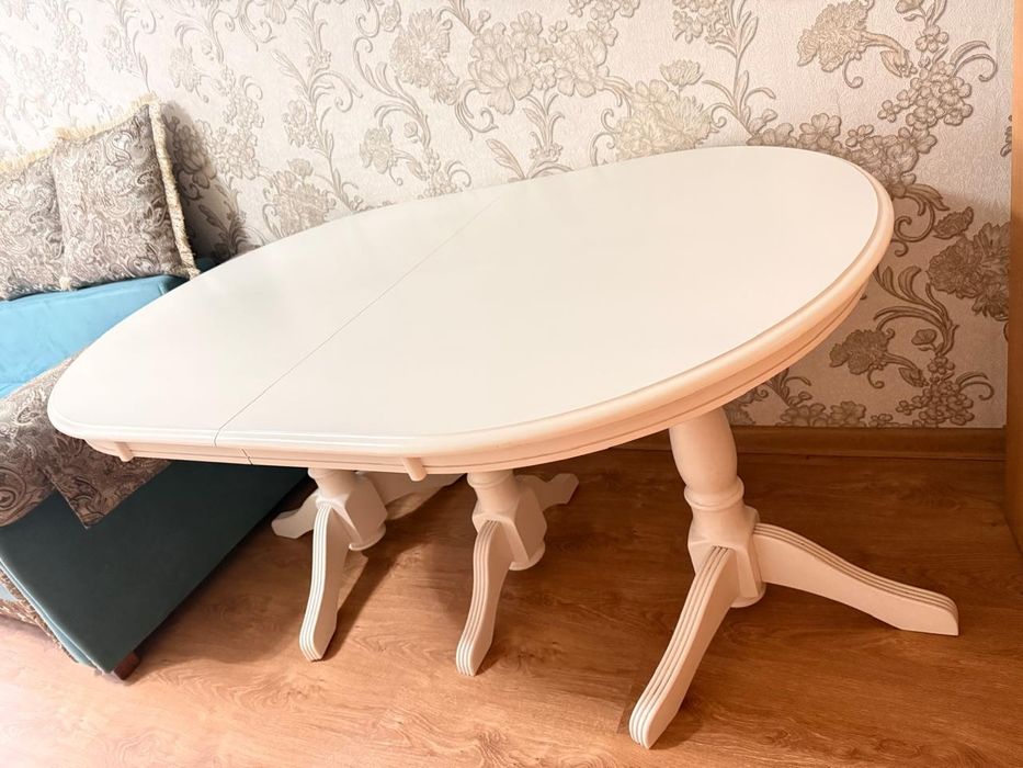 Стол со стульями