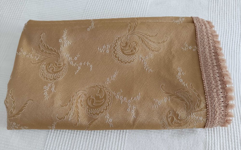 Покривка за спалня/диван старо злато