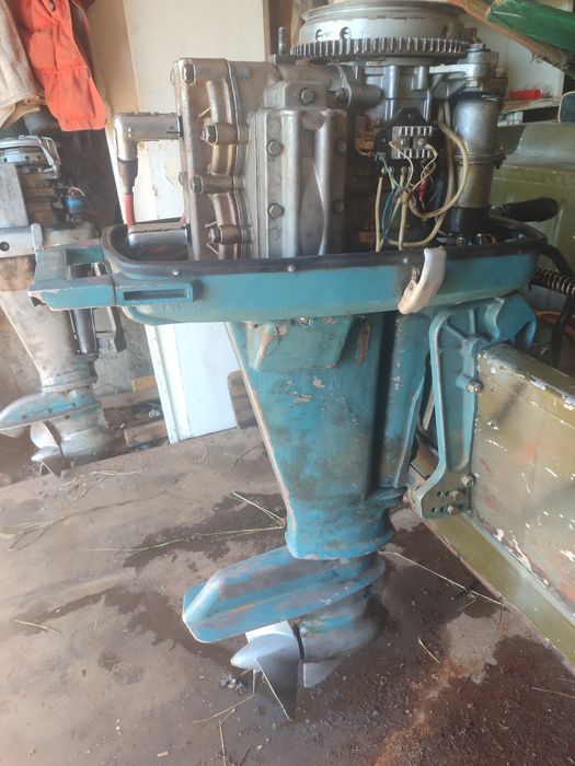 Лодочный мотор  вихрь