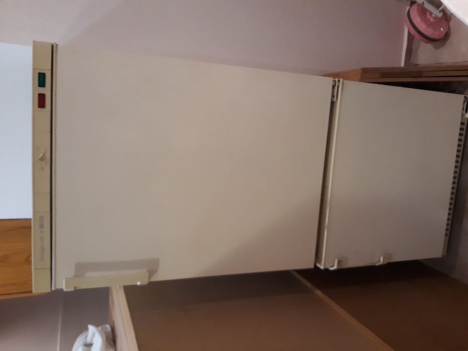 Продавам хладилник с фризер Snaige