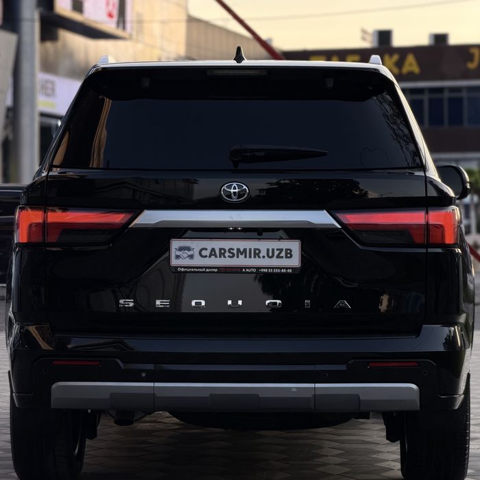 Toyota Sequoia 2023 — 10