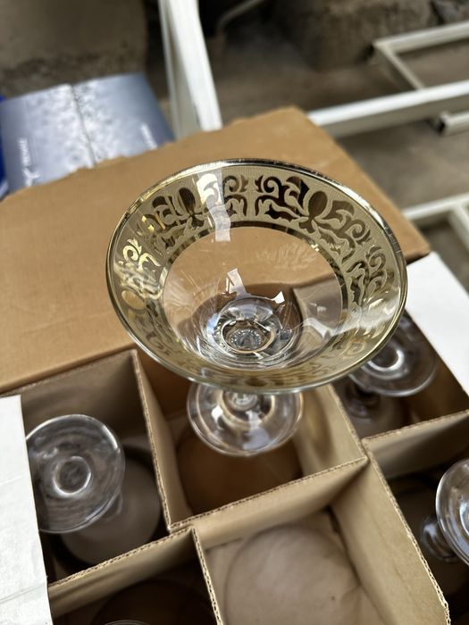 Стулья,посуды и движок для ресторана