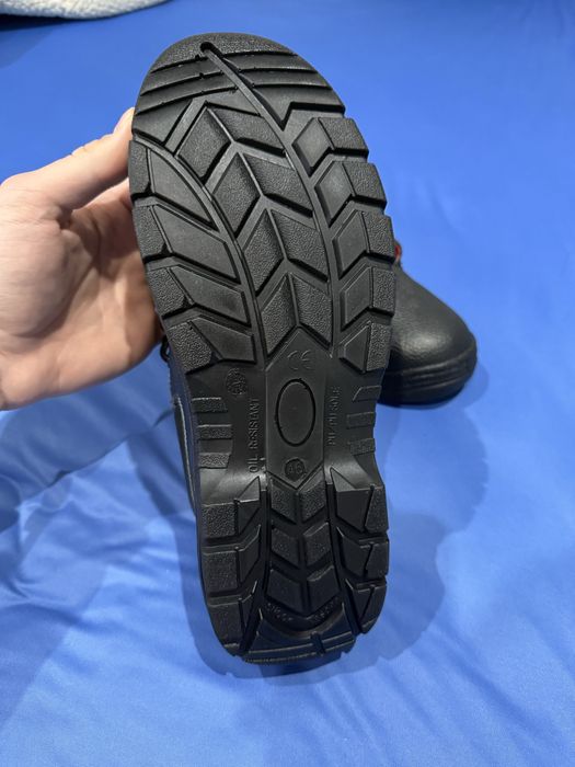 Чисто нови,работни обувки. Номер 45