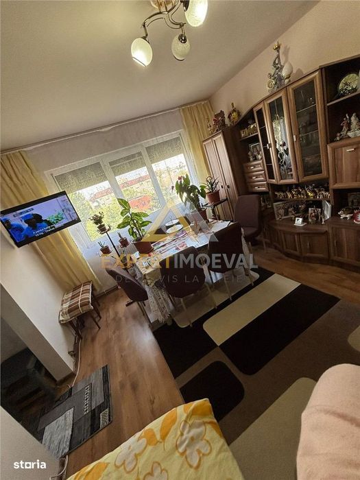 Apartament 2 camere semidecomandat  Cuza Voda pret corect