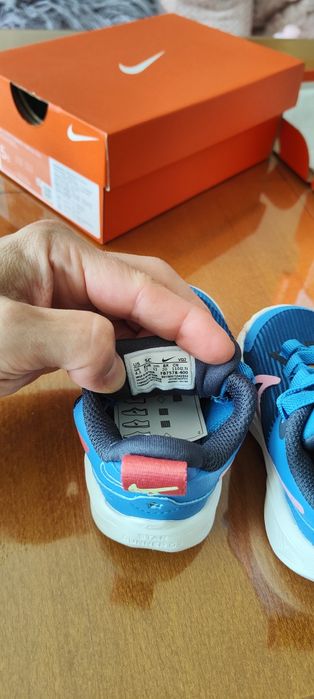 Чисто нови Детски маратонки Nike размер 21