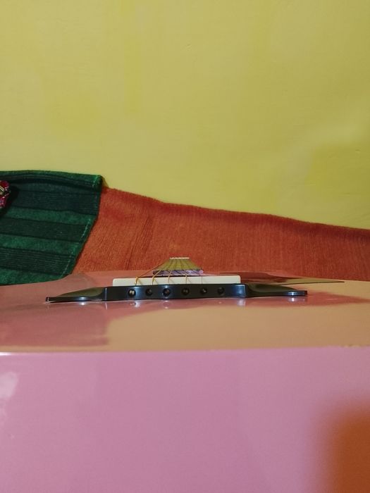 Klasik gitara sotiladi