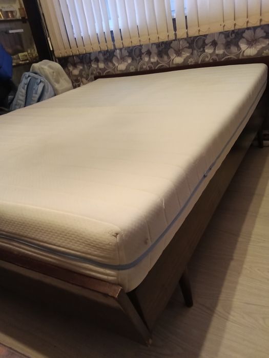 Спалня 150 х 195 с двулицев матрак