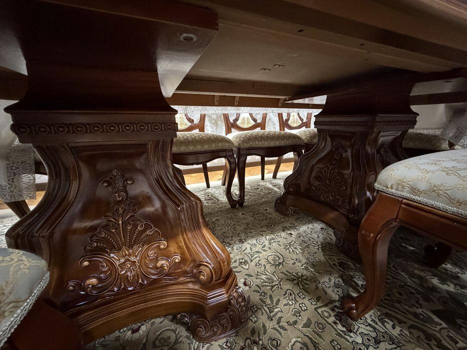 Шкаф,стол,стулья,трюмо