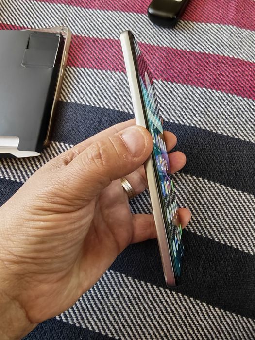 Motorola Edge 30 – Super subțire, ecran 144Hz. Ca nou, la cutie!