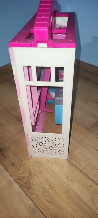 Продам дом складной для кукол формате Барби