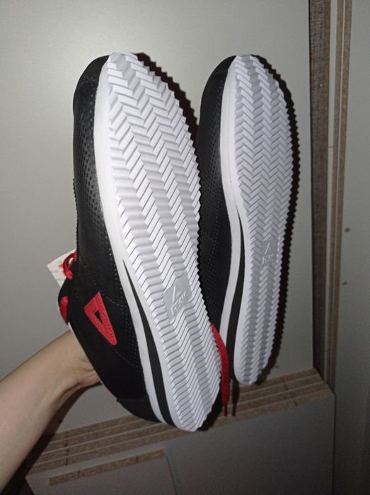 Продам кроссовки оригинал