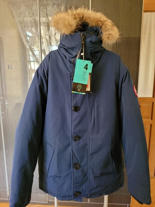 Зимняя пуховая куртка с капюшоном. Новая