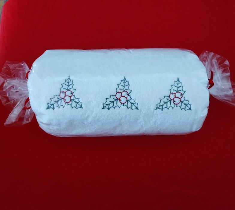 Хавлиена кърпа с Коледна бродерия
