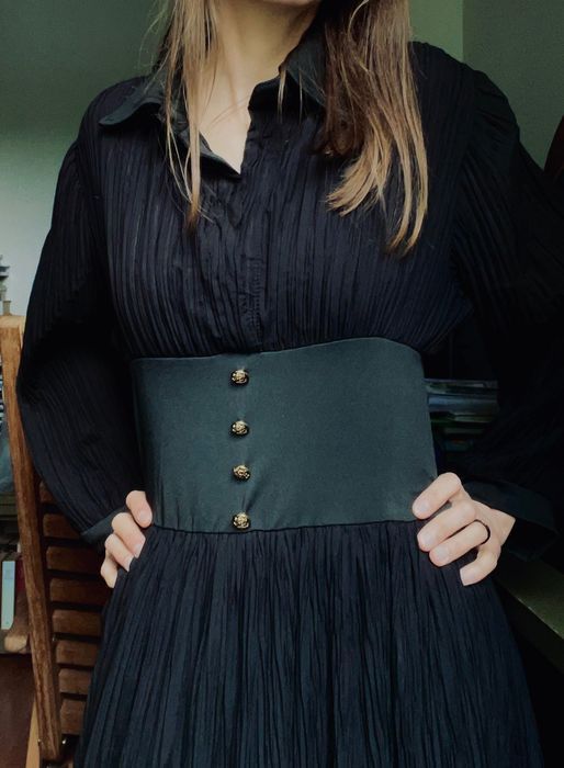 Rochie neagră plisată