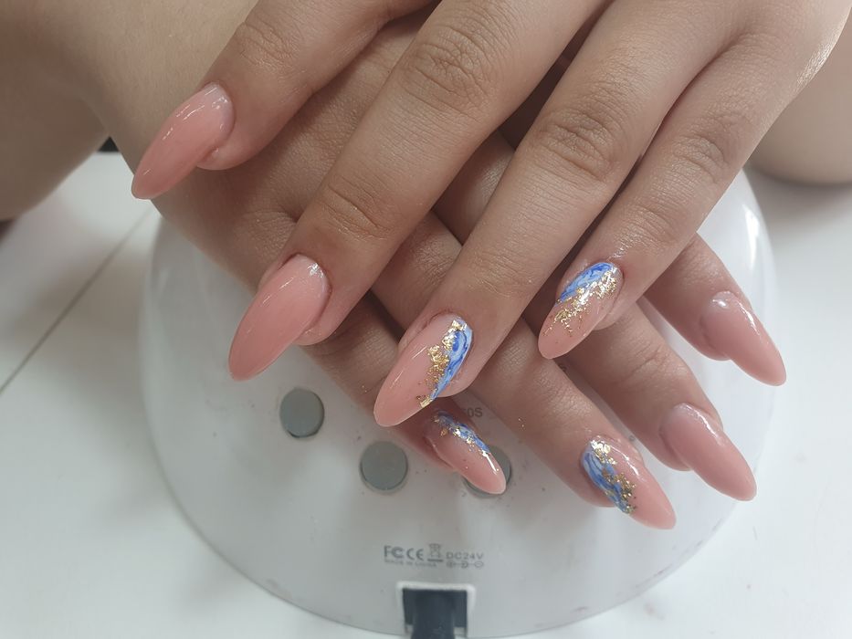 Маникюр, наращивание ногтей