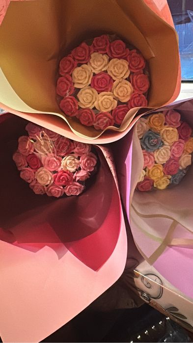 Шоколадтан жасалған гүлдер