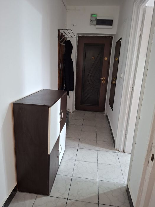 Inchiriez apartament cu 3 camere,Str Petre Ispirescu