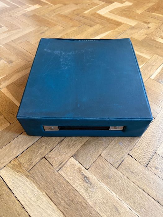 Пишеща машина на кирилица Olivetti