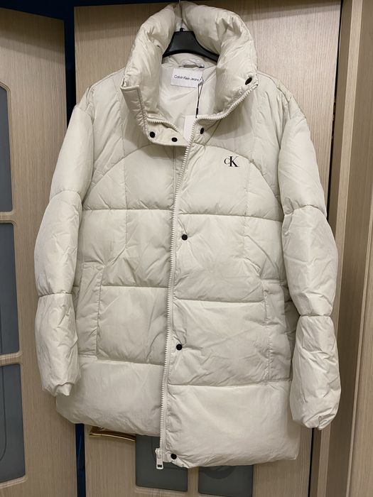 Продам женскую куртку Calvin Klein